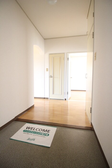 物件内観写真7　(玄関)