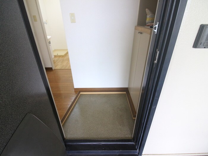 物件内観写真4　(玄関)