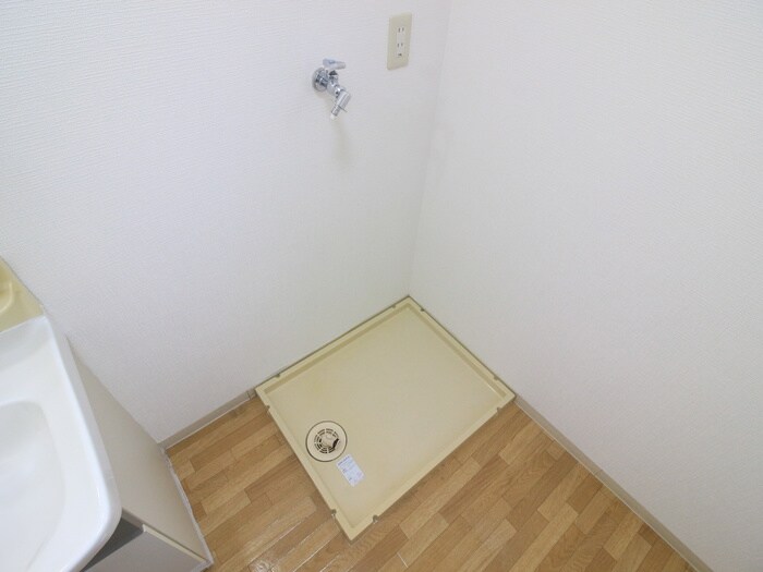 物件内観写真14　(洗濯機置場)