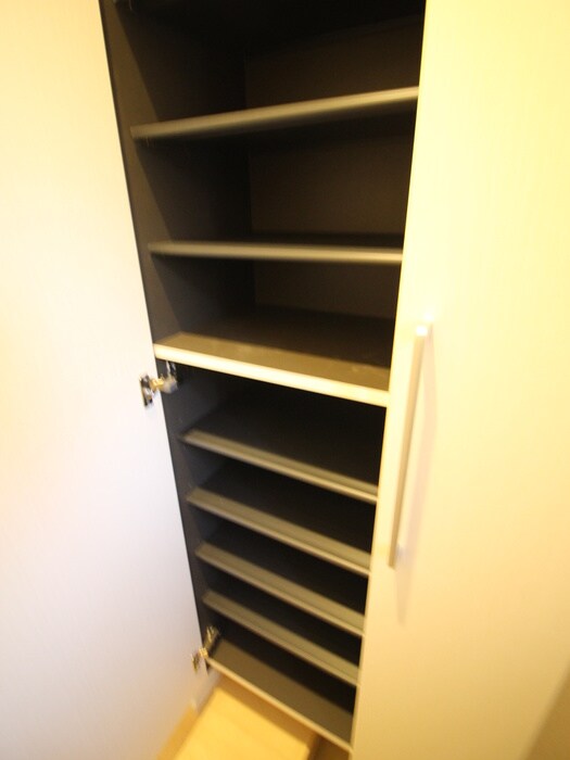 物件内観写真8　(靴箱)