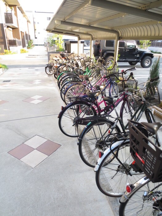 物件外観写真4　(駐輪場)