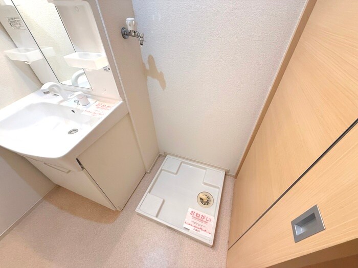 物件内観写真13　(洗濯機置場)