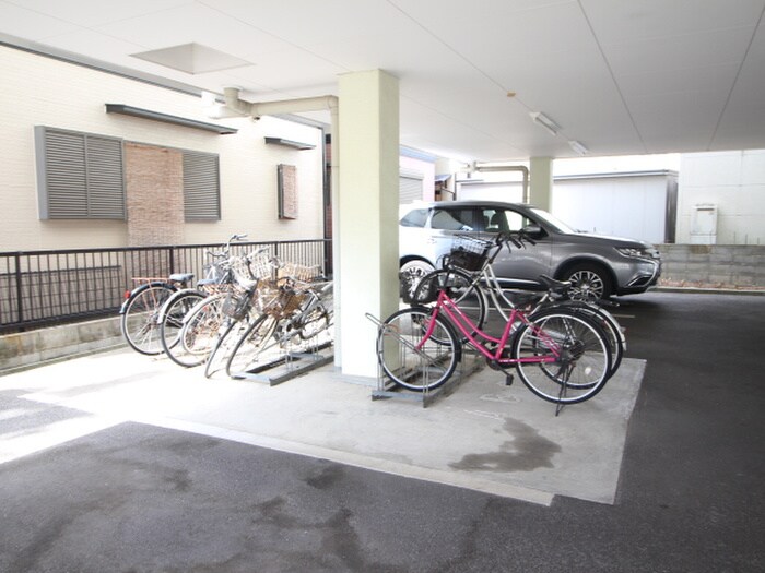 物件外観写真3　(駐輪場)