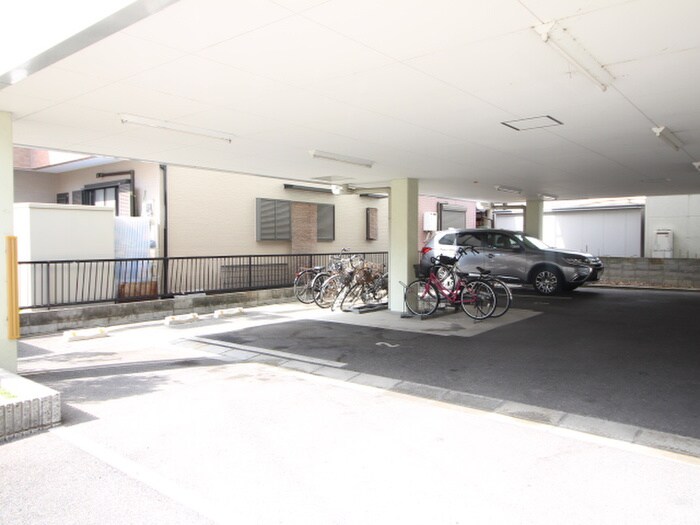 物件外観写真4　(駐車場)