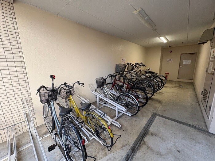 物件外観写真3　(駐輪場)