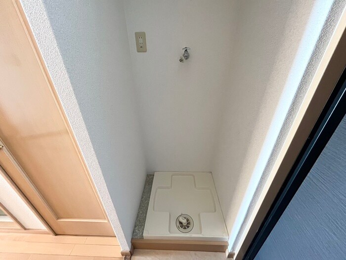 物件内観写真13　(洗濯機置場)