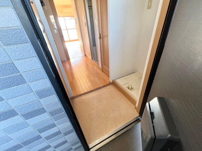 物件内観写真16　(玄関)