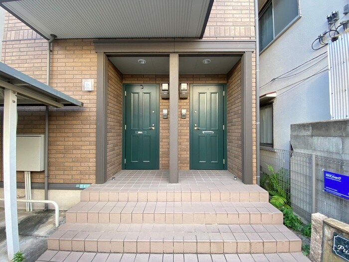 物件外観写真3　(エントランス部分)