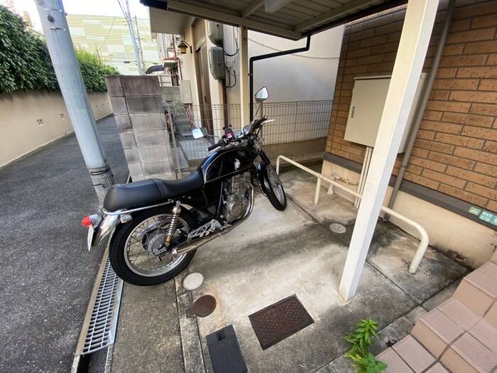 物件外観写真4　(駐輪場)