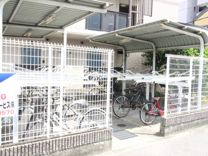 物件外観写真4　(駐輪場)
