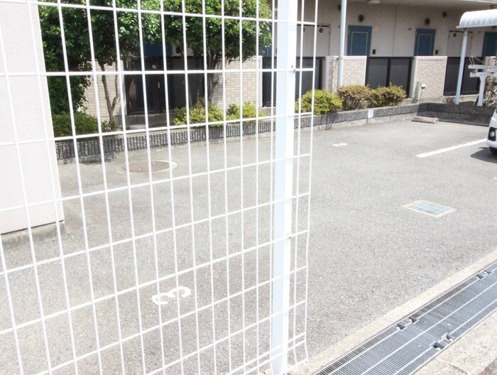 物件外観写真5　(駐車場)