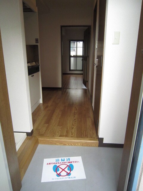 物件内観写真10　(玄関)