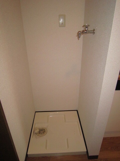 物件内観写真11　(洗濯機置場)