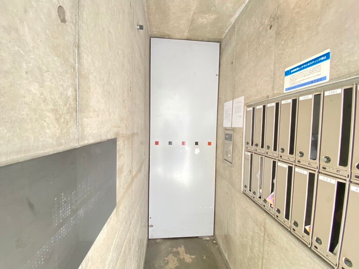 物件外観写真2　(エントランス部分)