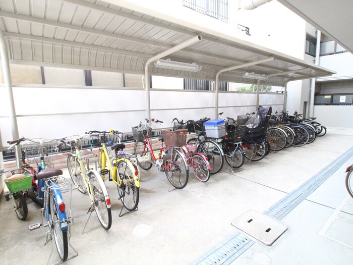 物件外観写真5　(駐輪場)