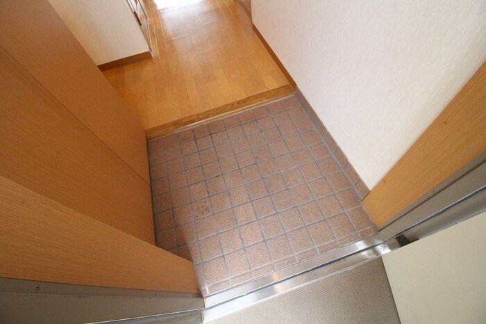 物件内観写真13　(玄関)