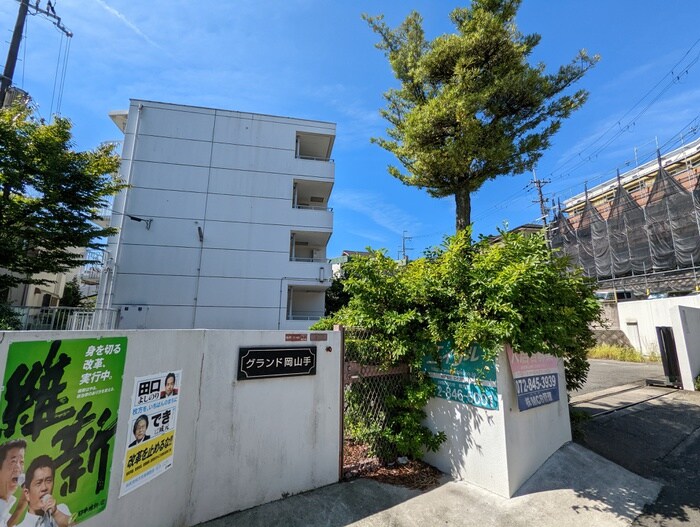 物件外観写真4　(エントランス部分)