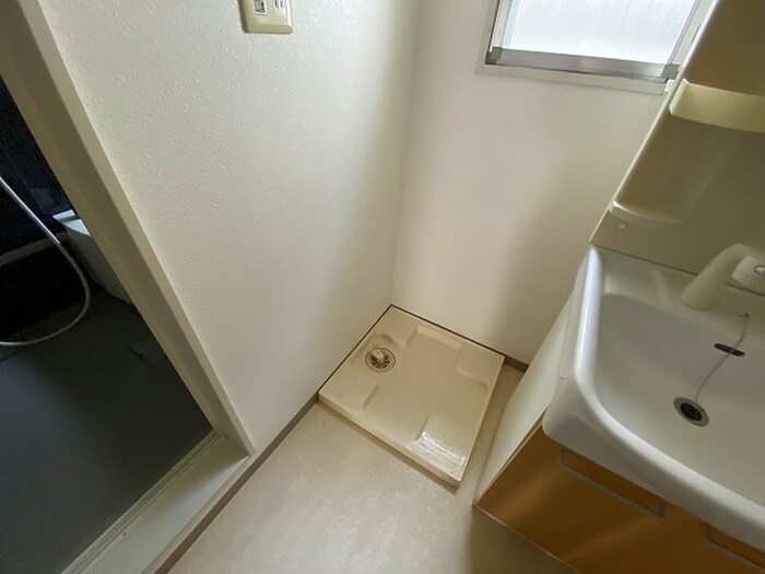 物件内観写真12　(洗濯機置場)