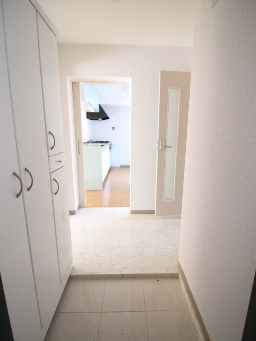 物件内観写真16　(玄関)