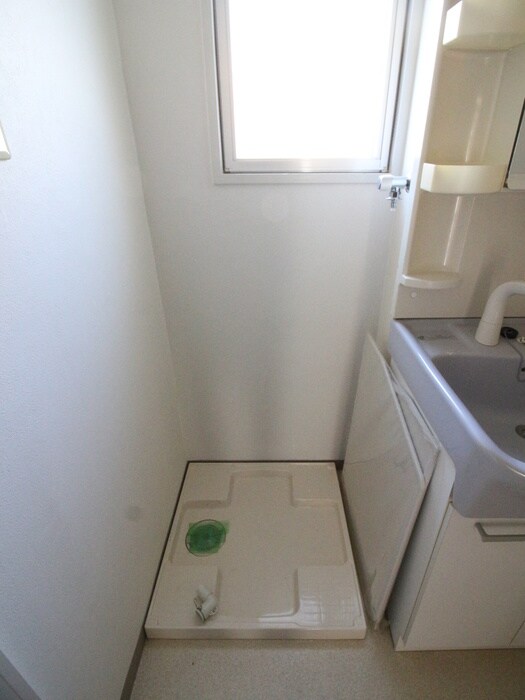 物件内観写真18　(洗濯機置場)