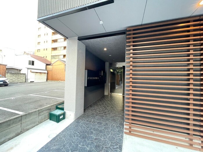 物件外観写真3　(エントランス部分)