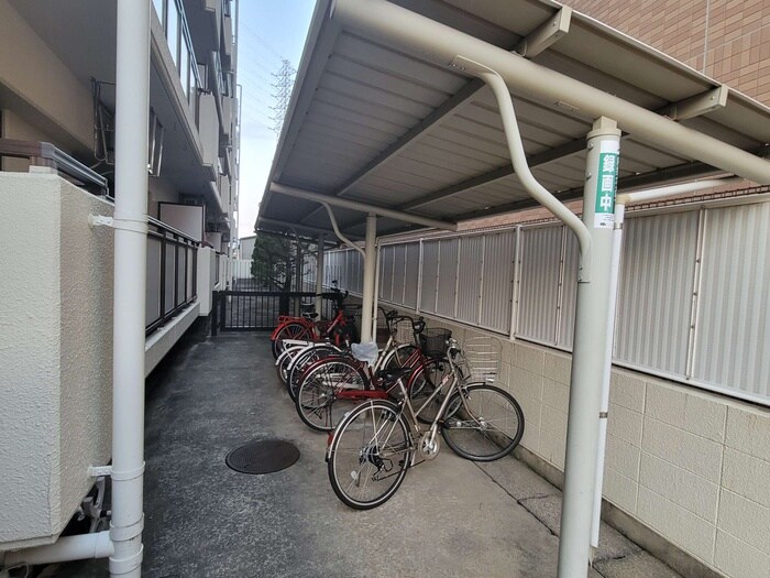 物件外観写真3　(駐輪場)