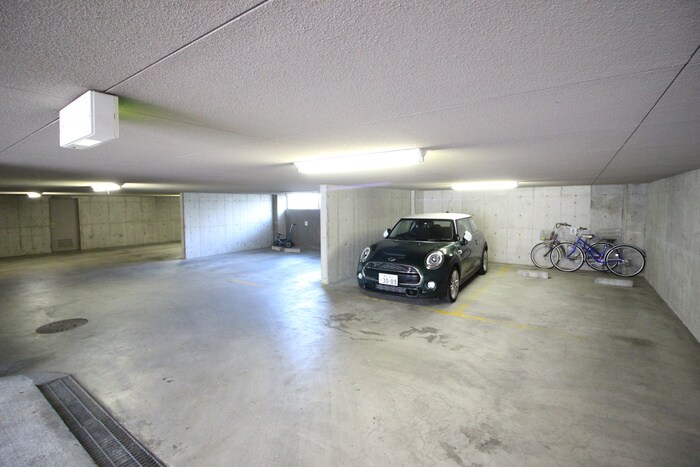 物件外観写真4　(駐車場)