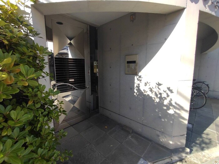 物件外観写真4　(エントランス部分)