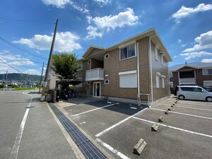 ロイヤル倉治Ａ棟外観写真
