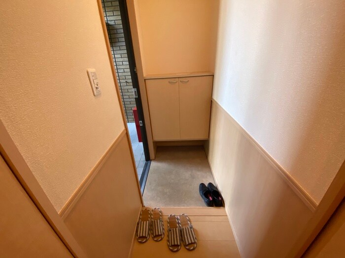物件内観写真12　(玄関)