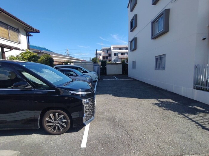 物件外観写真3　(駐車場)