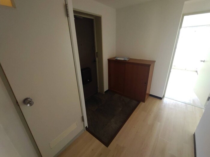 物件内観写真16　(玄関)