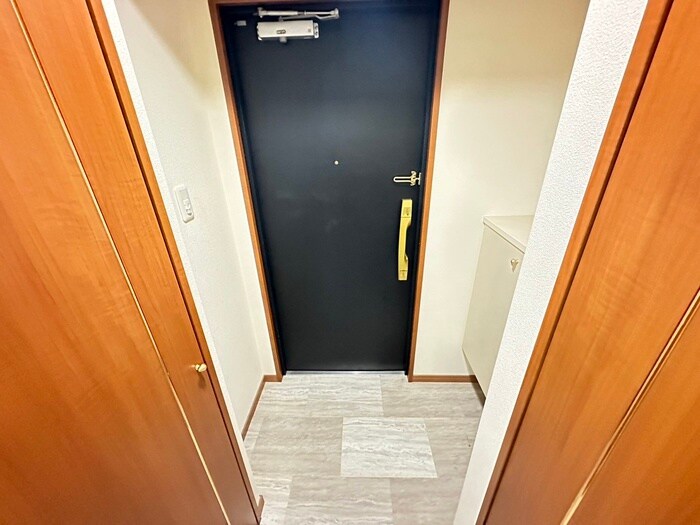 物件内観写真7　(玄関)