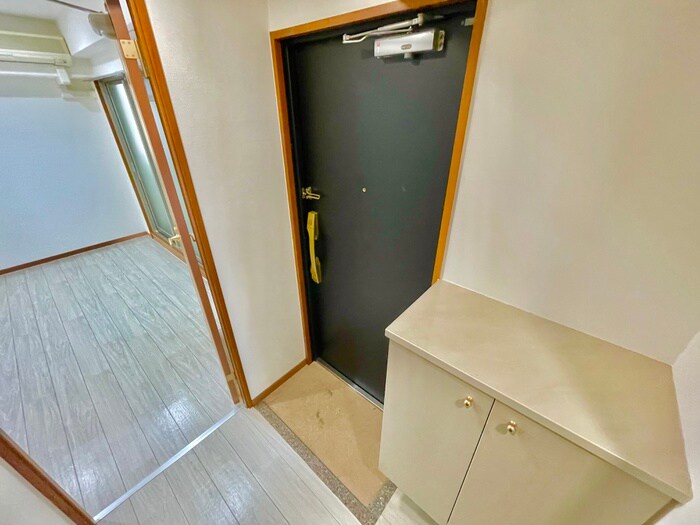 物件内観写真10　(玄関)