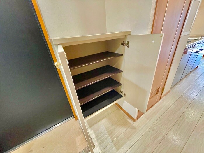 物件内観写真11　(靴箱)
