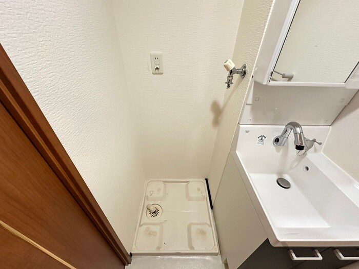 物件内観写真13　(洗濯機置場)