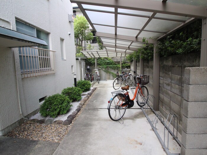 物件外観写真5　(駐輪場)