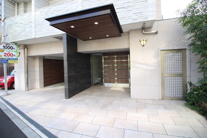 物件外観写真5　(エントランス部分)