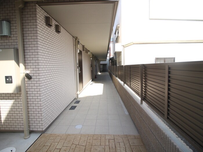 物件外観写真5　(エントランス部分)