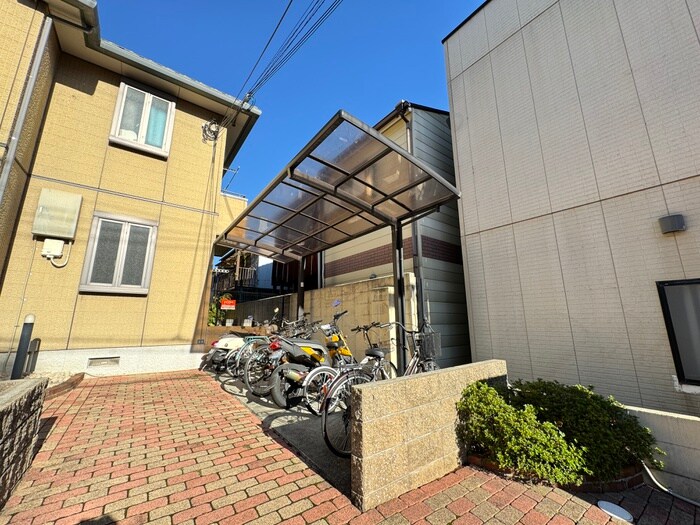 物件外観写真2　(駐輪場)