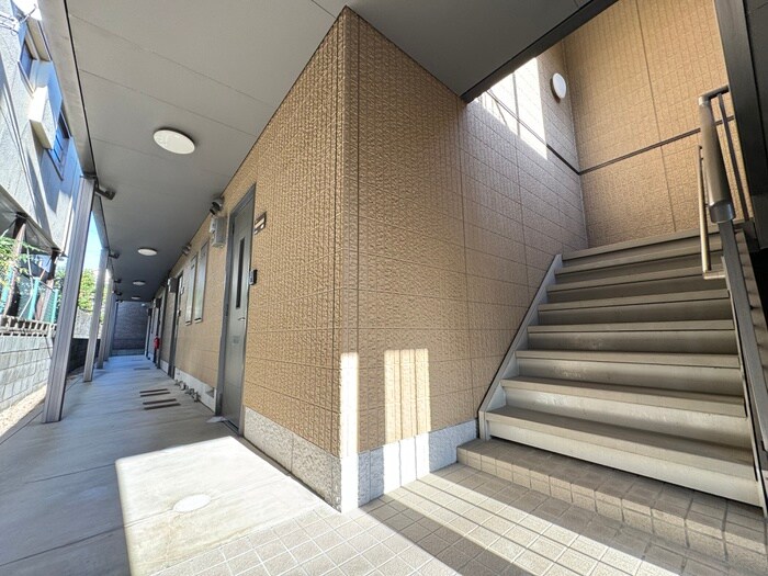 物件外観写真4　(エントランス部分)