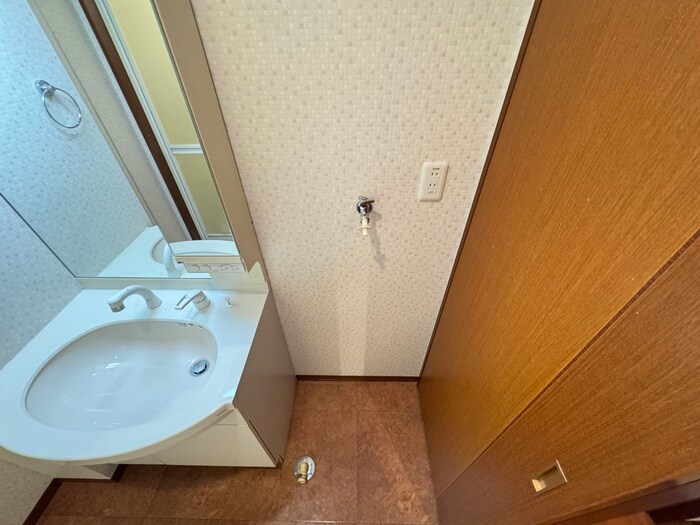 物件内観写真13　(洗濯機置場)