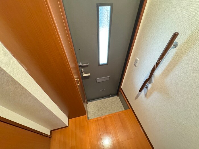 物件内観写真14　(玄関)