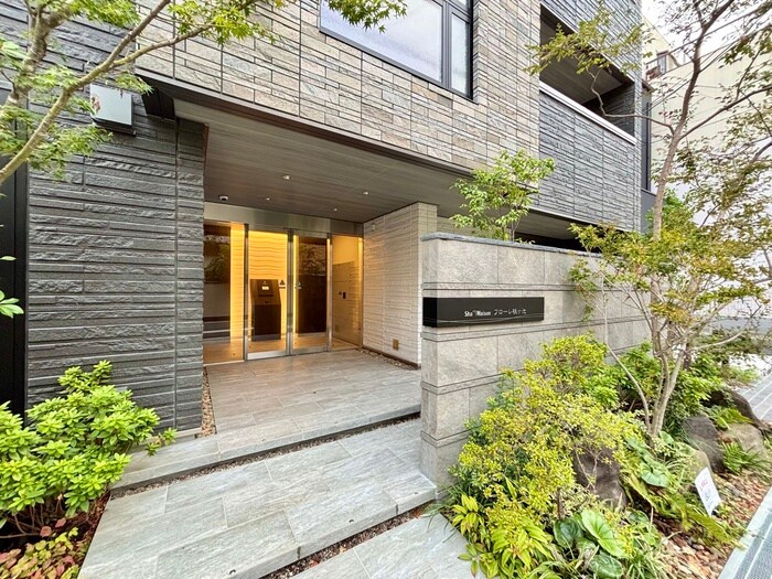 物件外観写真2　(エントランス部分)