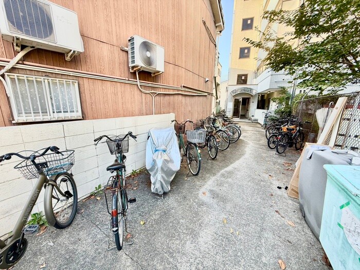 物件外観写真6　(駐輪場)