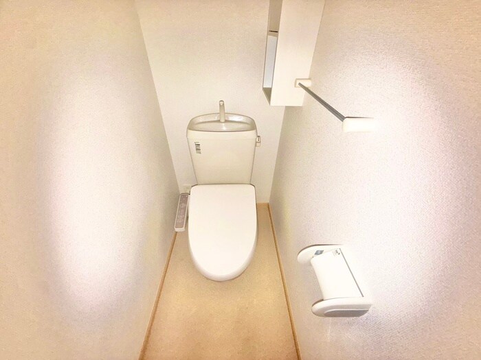 物件内観写真8　(トイレ)