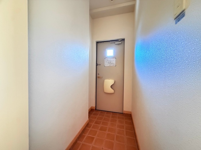 物件内観写真12　(玄関)