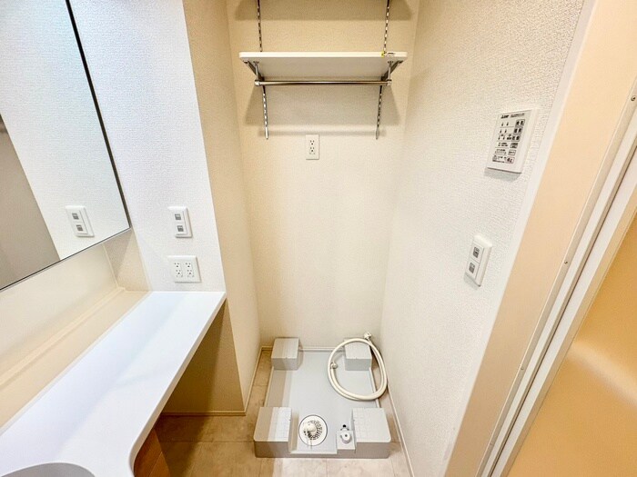 物件内観写真17　(洗濯機置場)