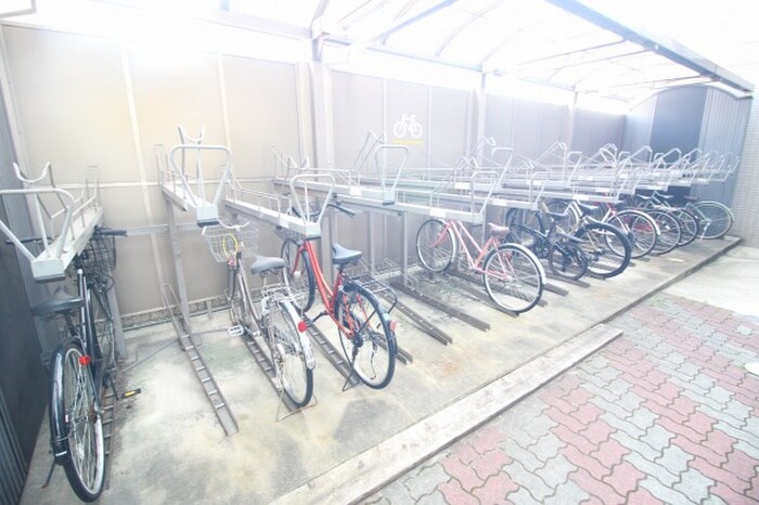物件外観写真2　(駐輪場)