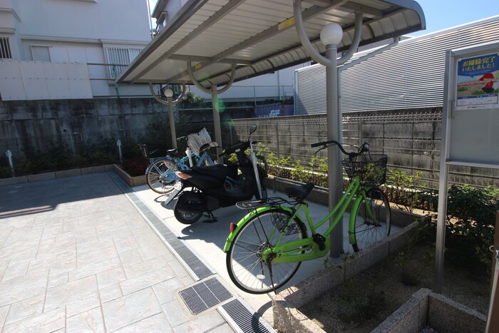 物件外観写真4　(駐輪場)